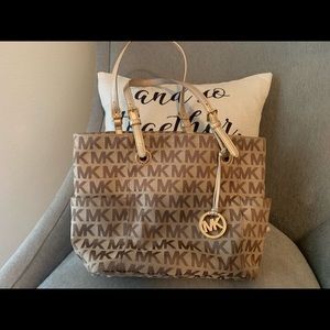 Used MK bag. Normal wear.